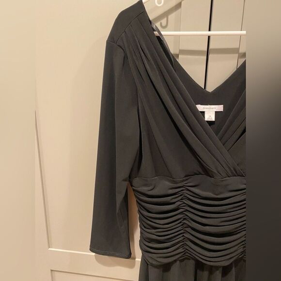 Black Dress. Size 16. - Picture 2 of 5